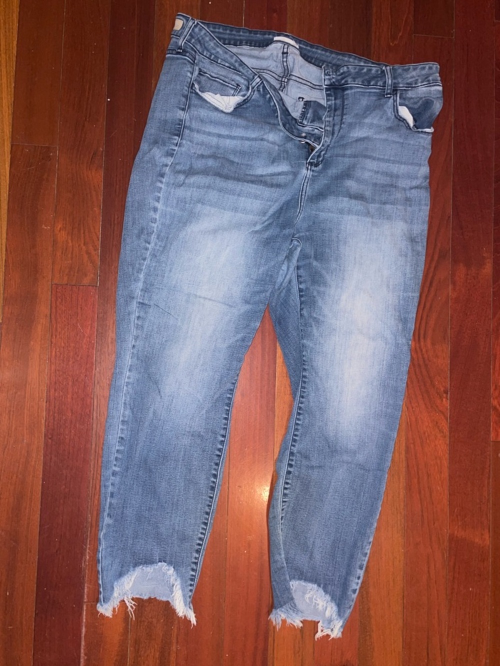 Cello Women's Light Blue Distressed Cropped Jeans